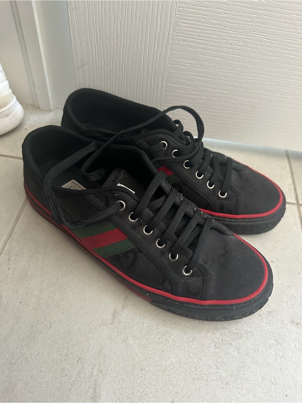 Gucci Black Canvas Low-Top Sneakers with Red & Green Stripe